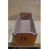 thumb-Oude houten bak met gebruikssporen en karakter-2