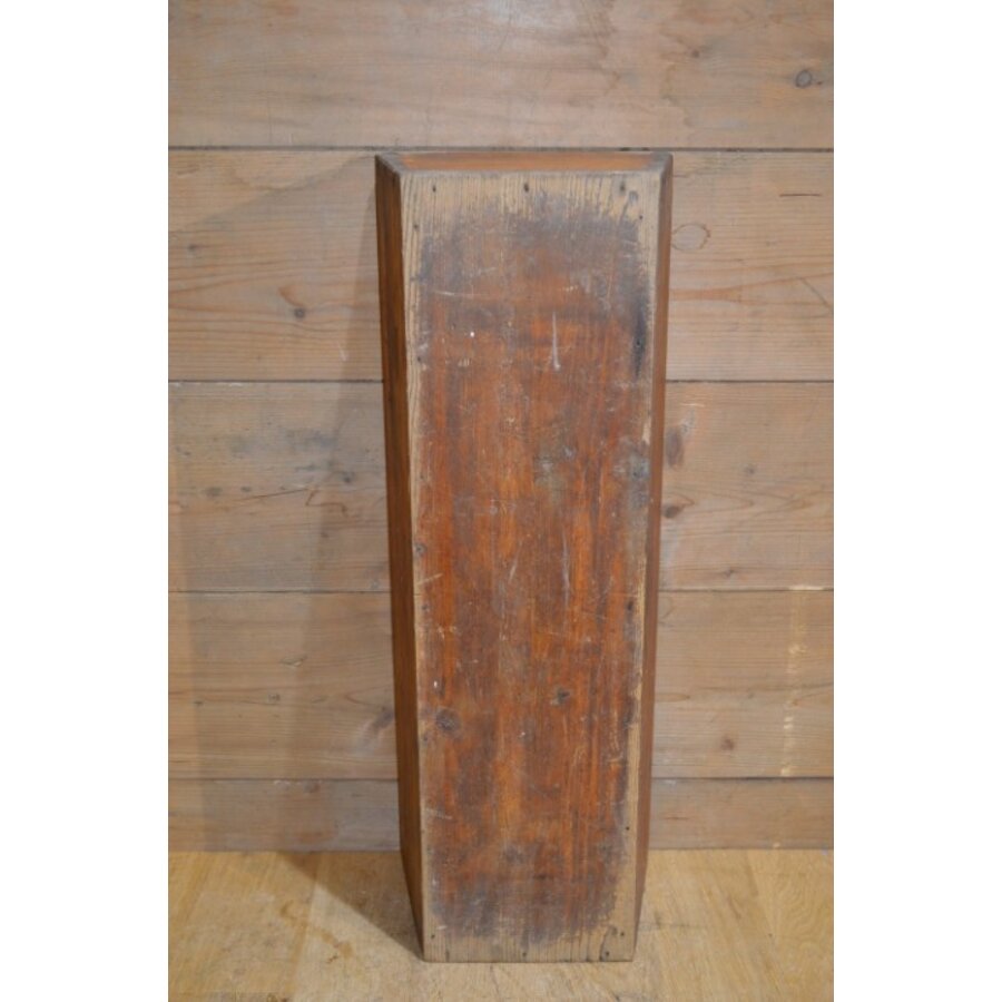 Oude houten bak met gebruikssporen en karakter-5