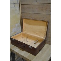 thumb-Ouderwetse vintage reiskoffer met metaalbeslag-6