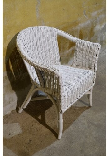 Witte rotan armstoel 