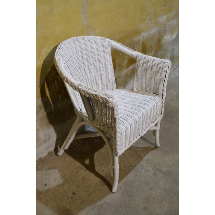 Witte rotan armstoel in chabby chic vintage stijl-1