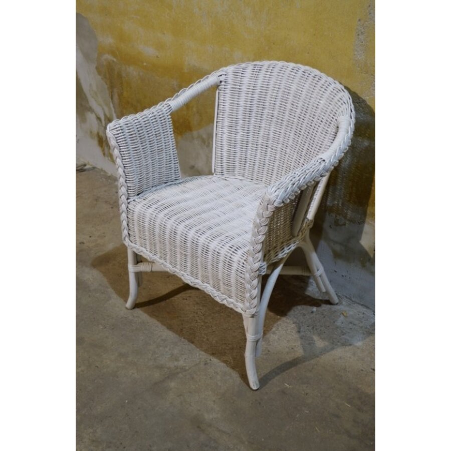 Witte rotan armstoel in chabby chic vintage stijl-2