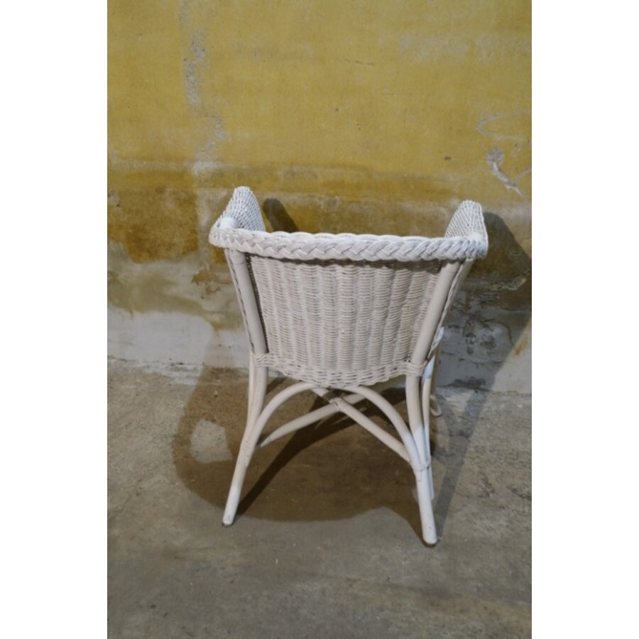Witte rotan armstoel in chabby chic vintage stijl-4