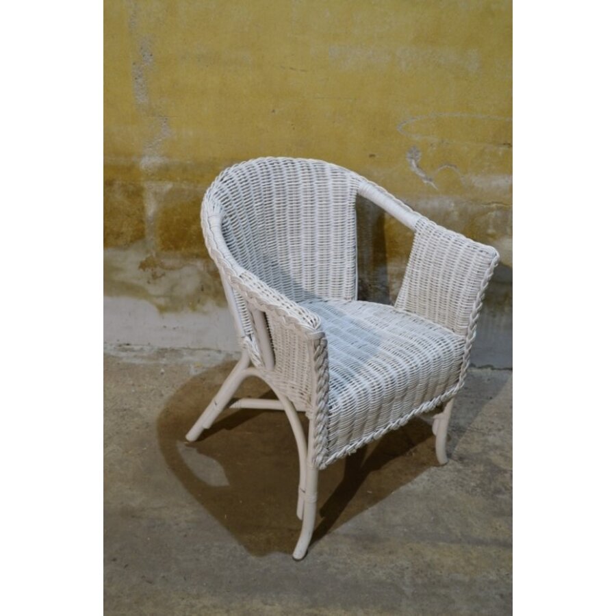 Witte rotan armstoel in chabby chic vintage stijl-5