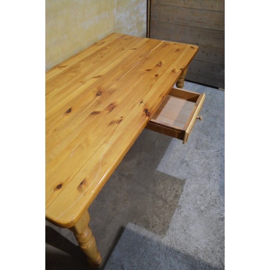 Massief grenen eettafel met gedraaide poten en lade-5