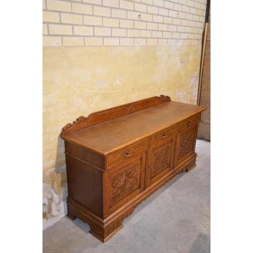 Eiken dressoir houtsnijwerk 