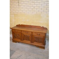 thumb-Eiken dressoir met rijk houtsnijwerk en 3 deuren-2