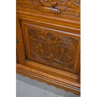 thumb-Eiken dressoir met rijk houtsnijwerk en 3 deuren-4