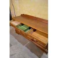 thumb-Eiken dressoir met rijk houtsnijwerk en 3 deuren-5