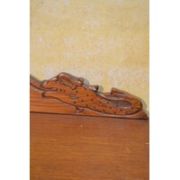 thumb-Eiken dressoir met rijk houtsnijwerk en 3 deuren-9