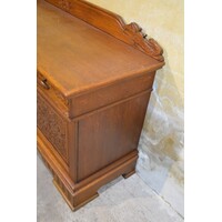 thumb-Eiken dressoir met rijk houtsnijwerk en 3 deuren-10