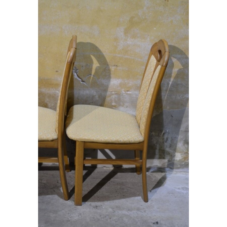 Blank eiken eetkamerstoelen met velours bekleding-8
