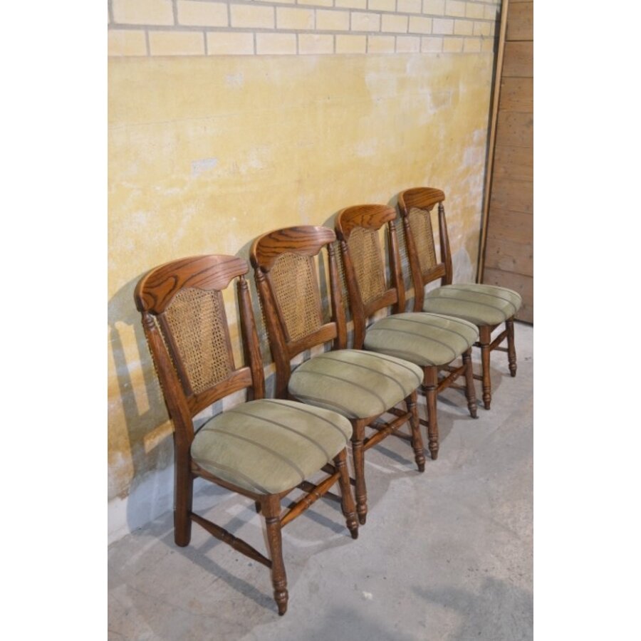 Set van 4 donker eiken brocante eetkamerstoelen-1