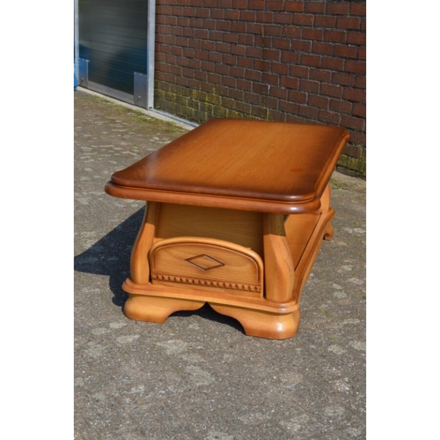 Massief eiken salontafel met lectuurplank-10