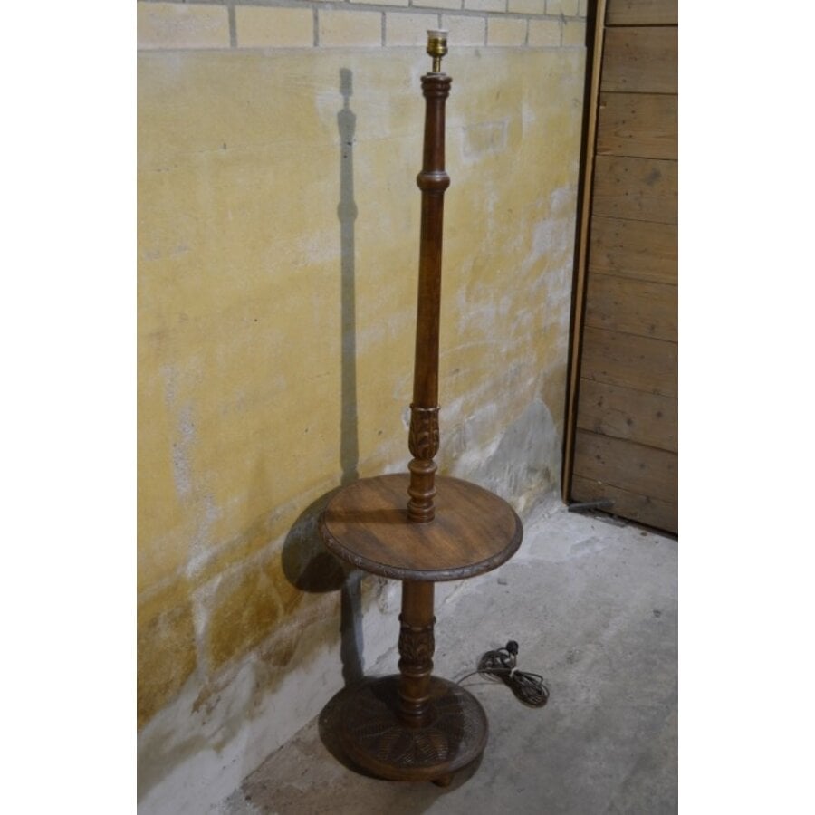 Vintage notenhouten vloerlamp met geïntegreerd tafeltje-7