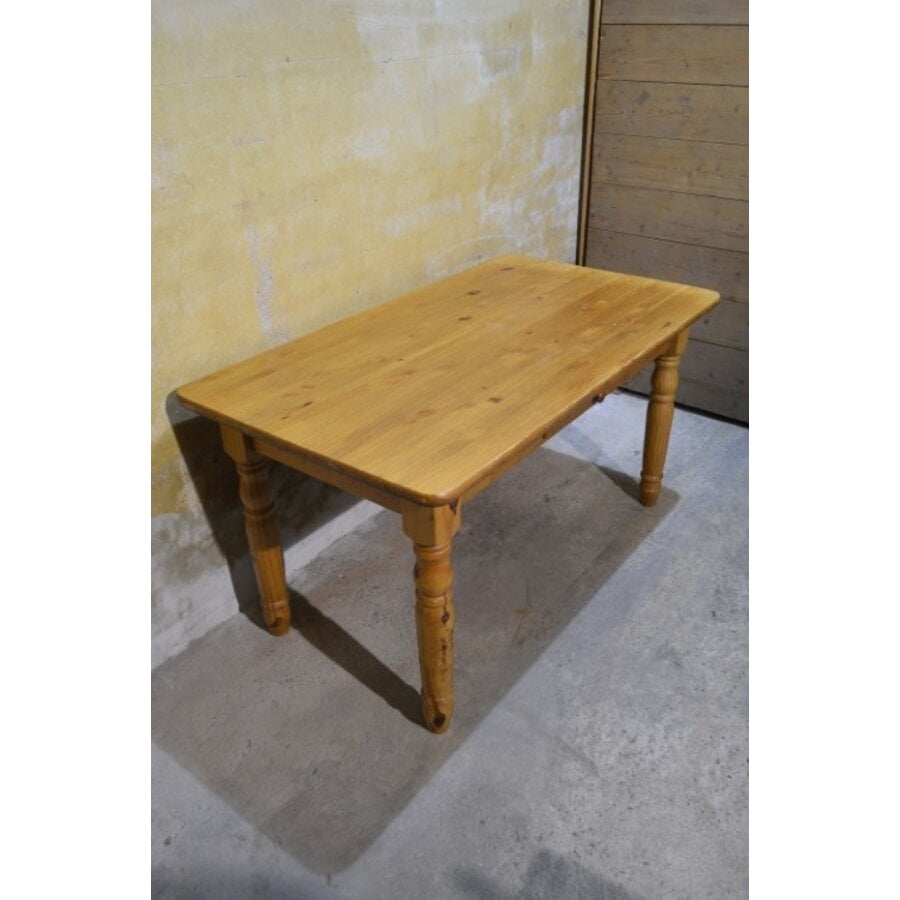 Massief grenen eettafel met lade en gedraaide poten-1