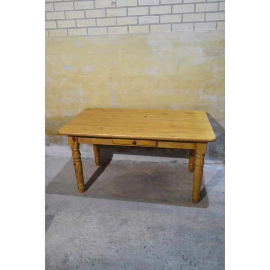 Massief grenen eettafel met lade en gedraaide poten-2
