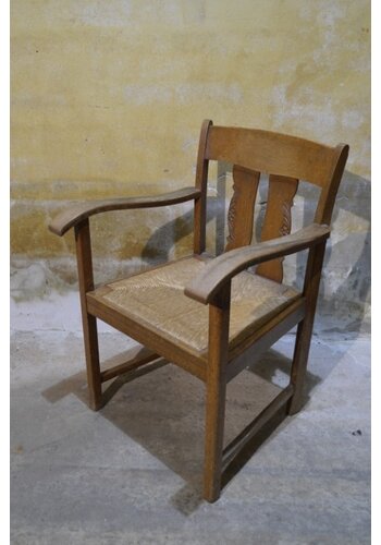 Eiken armstoel met biezen zitting 