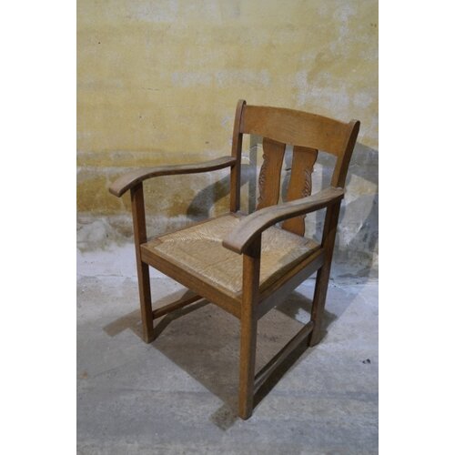Eiken armstoel met biezen zitting 