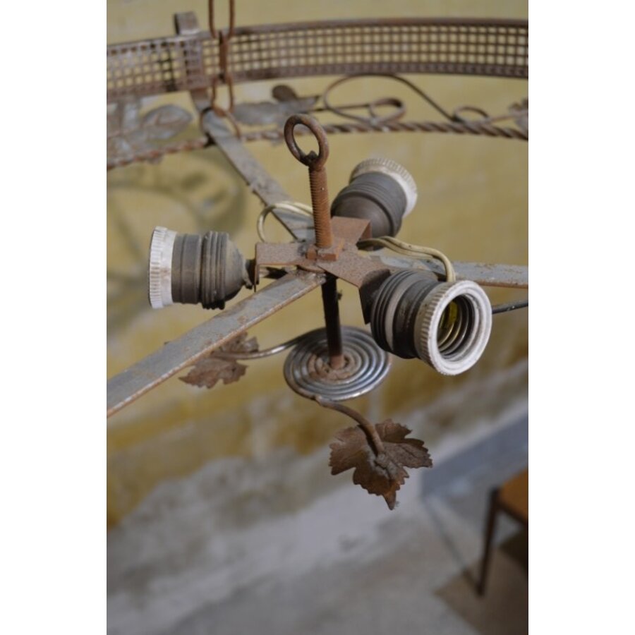 Grote smeedijzeren hanglamp zonder glas jaren 50-60-3