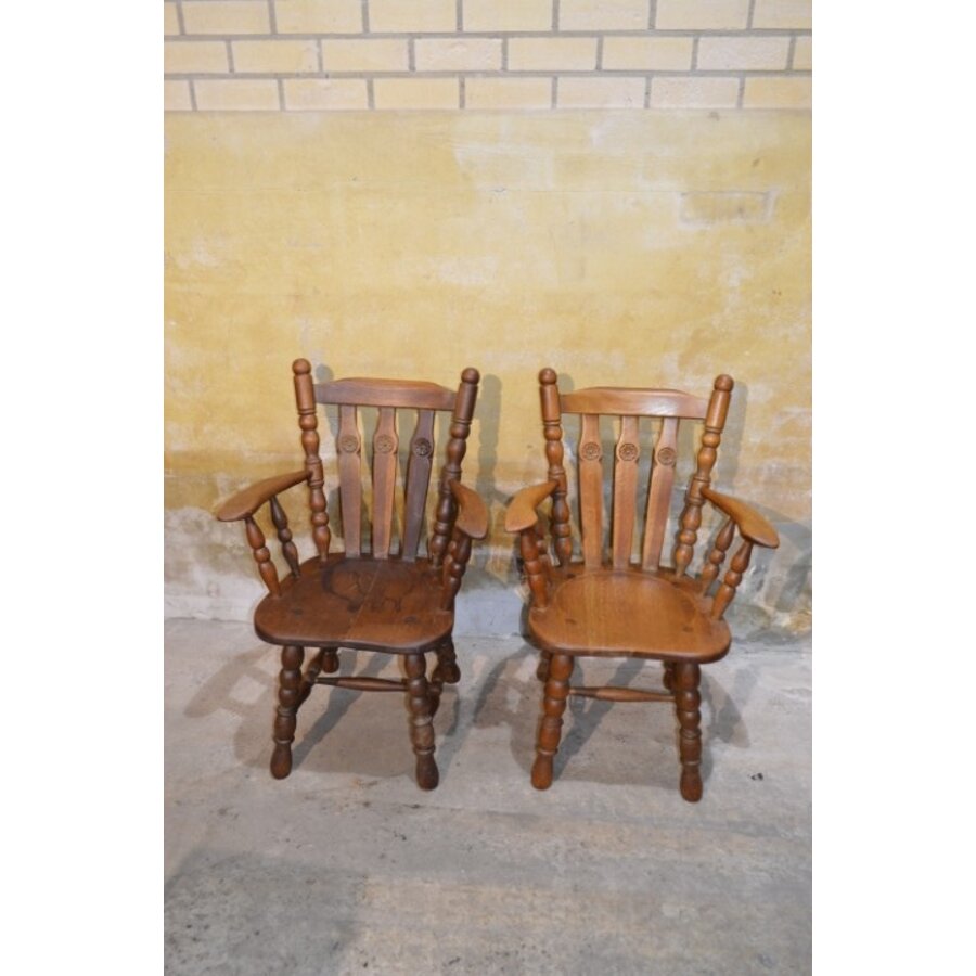 Robuuste massief eiken armstoelen jaren 50 set van 2-9