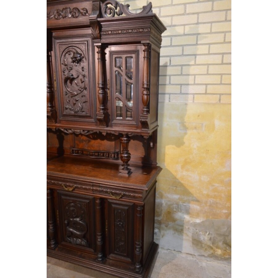 Antieke Franse jachtkast van massief hout met rijk houtsnijwerk-2