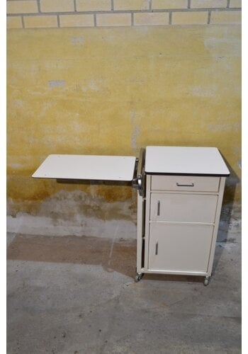 Retro ziekenhuis kastje 