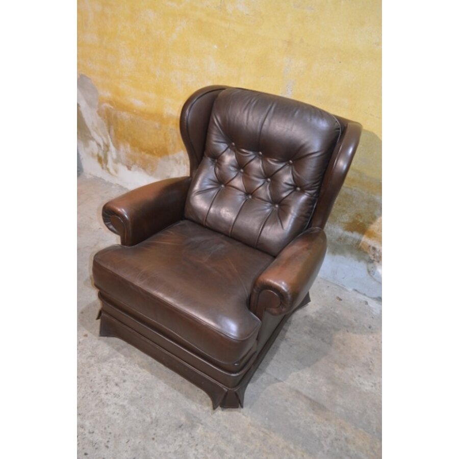 Leren Chesterfield oorfauteuil donkerbruin met gecapitonneerde rugleuning-3