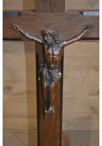 Houten kruis met messing Jezusbeeld 