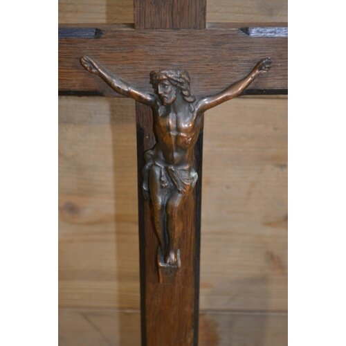 Houten kruis met messing Jezusbeeld 
