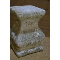 thumb-Betonnen zuil met geleefde uitstraling als sokkel of decoratie-2