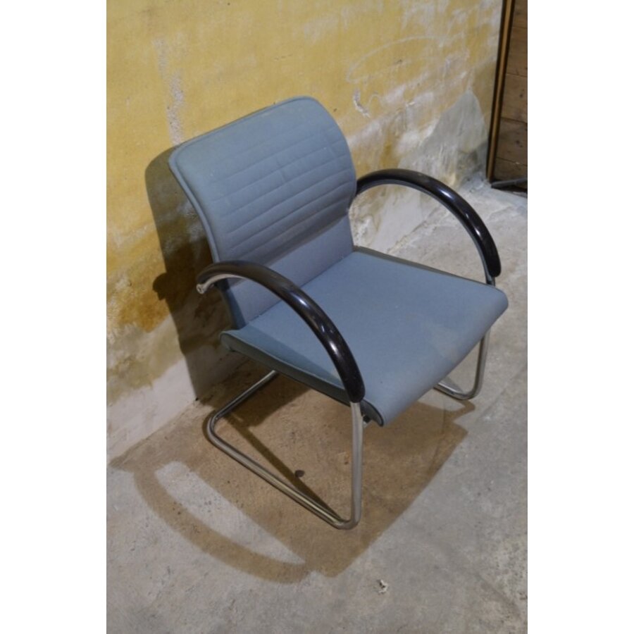 Vintage Thonet armstoel met buisframe en blauwgrijze stoffering-3