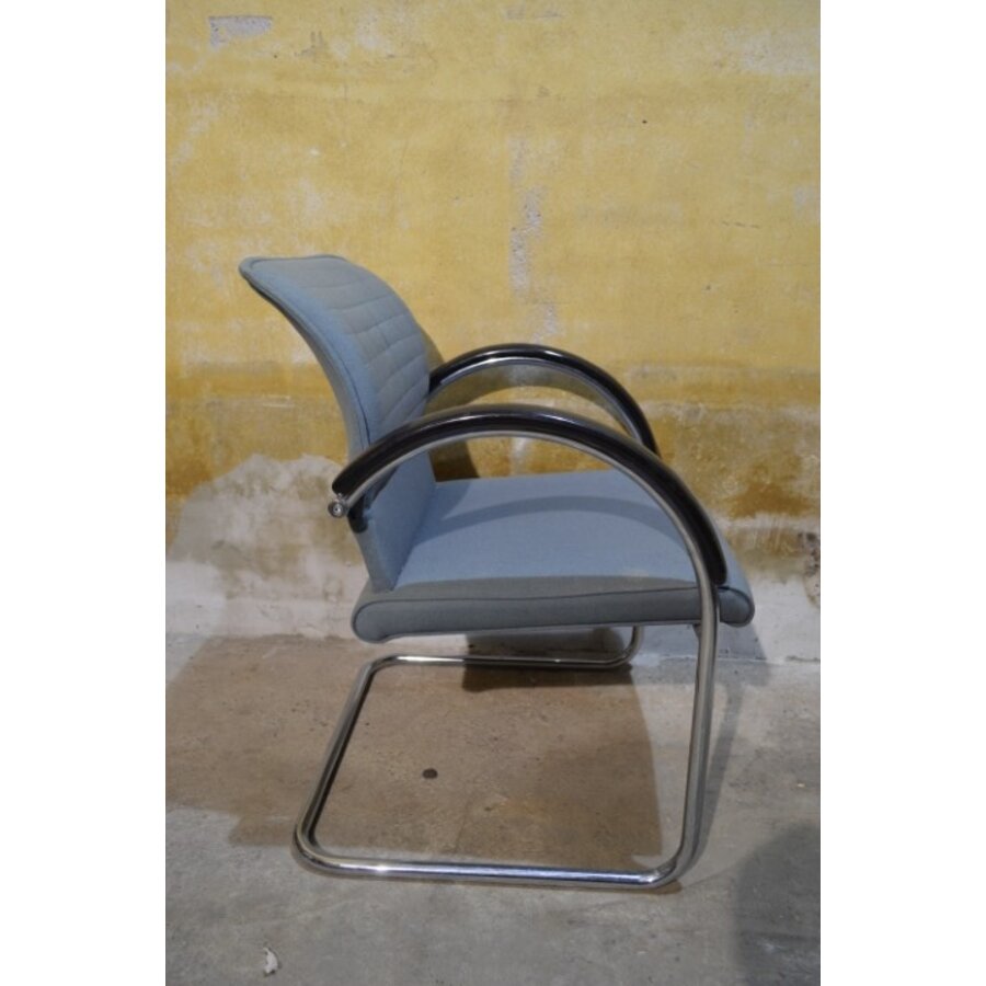 Vintage Thonet armstoel met buisframe en blauwgrijze stoffering-4
