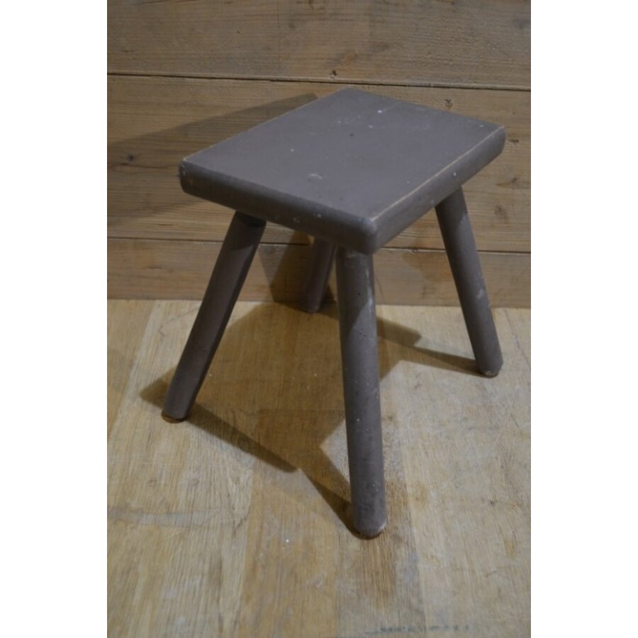 Vintage houten kinderkrukje of plantentafeltje in grijze kleur-2