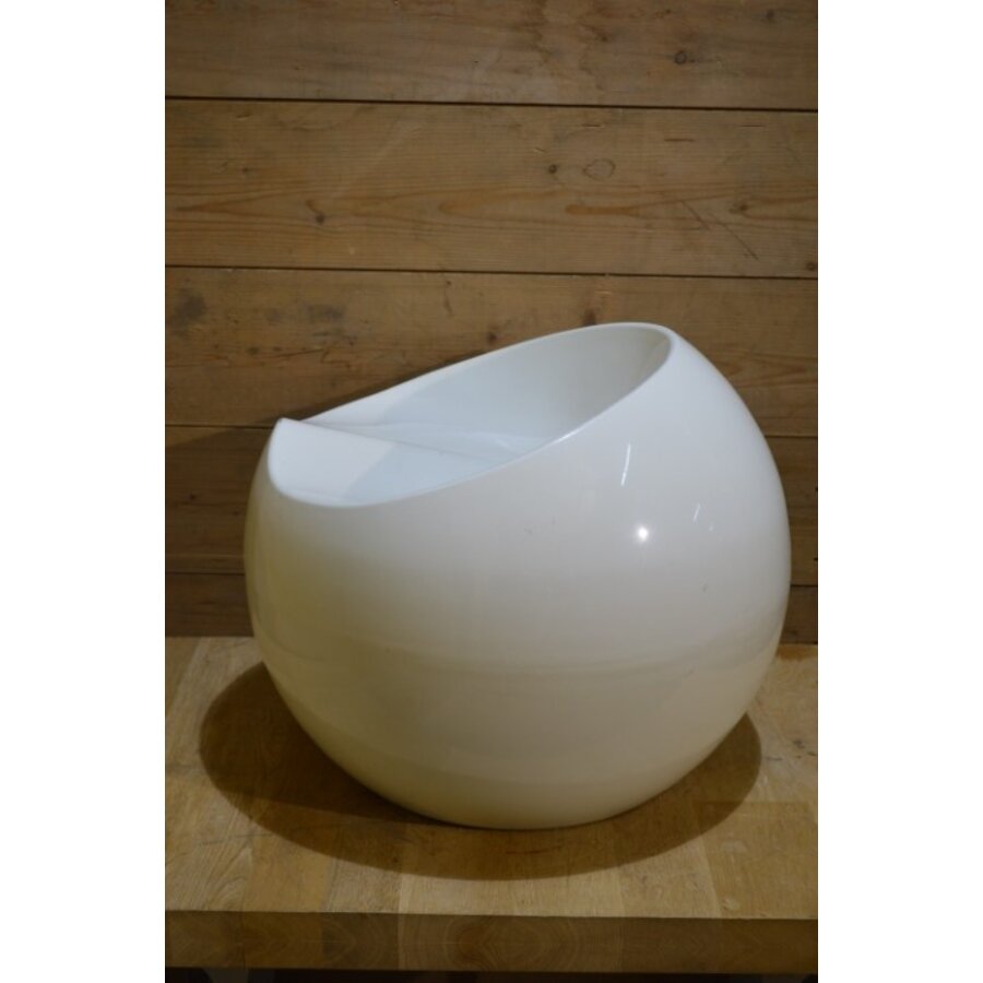 Witte Ball Chair fauteuil naar design van Finn Stone-2