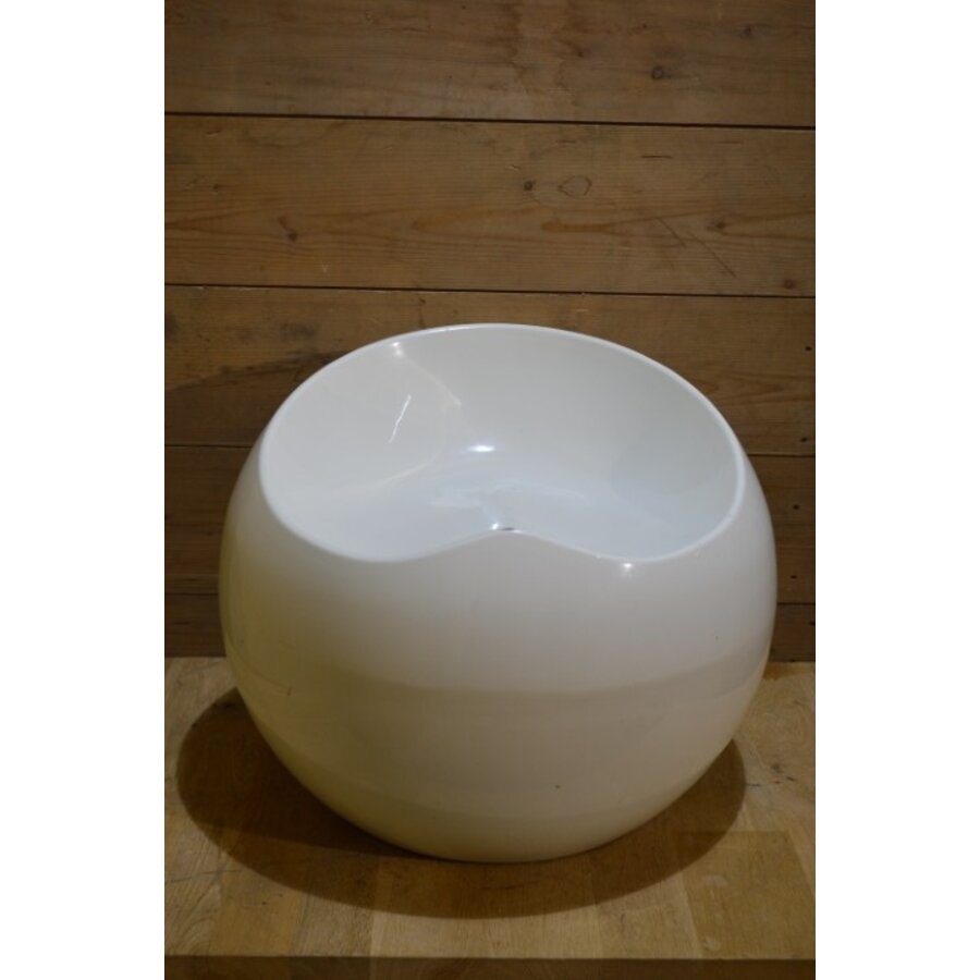 Witte Ball Chair van Finn Stone van 100% gerecycled ABS-1