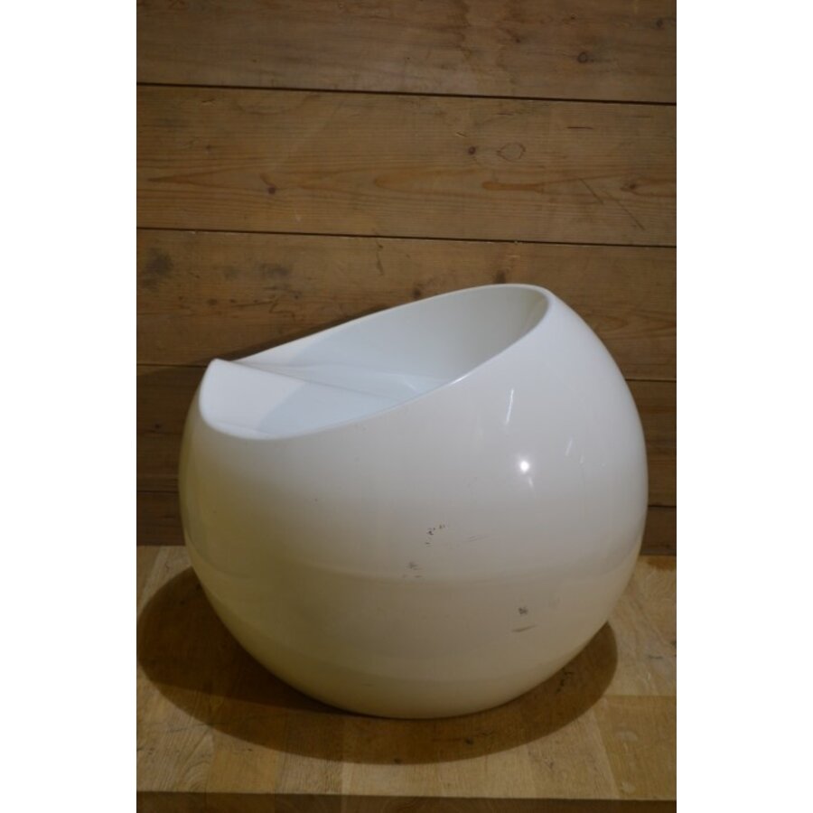 Witte Ball Chair van Finn Stone van 100% gerecycled ABS-10