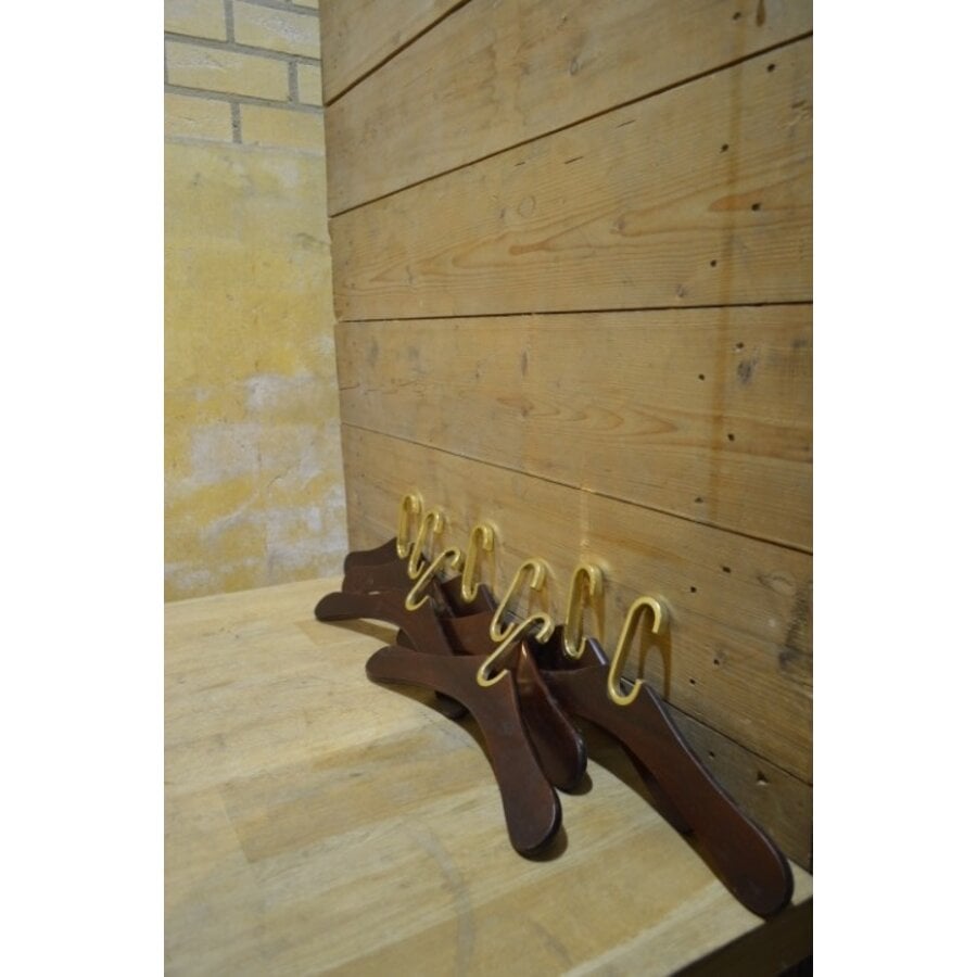 8 vintage houten kleerhangers met messing haken-6