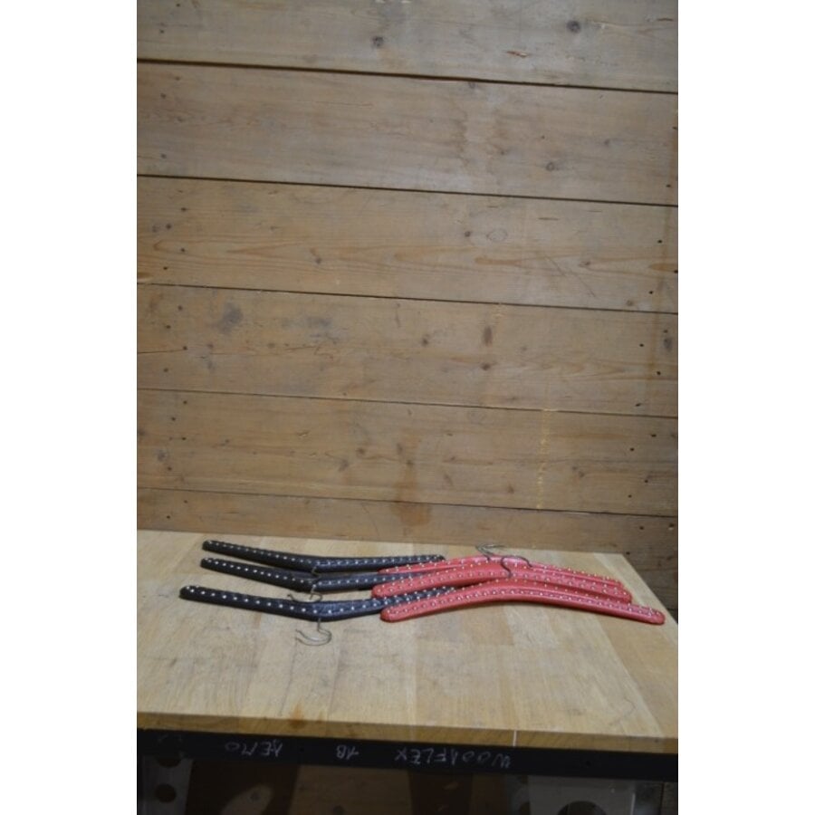 6 vintage kleerhangers met rood en zwart skai-2