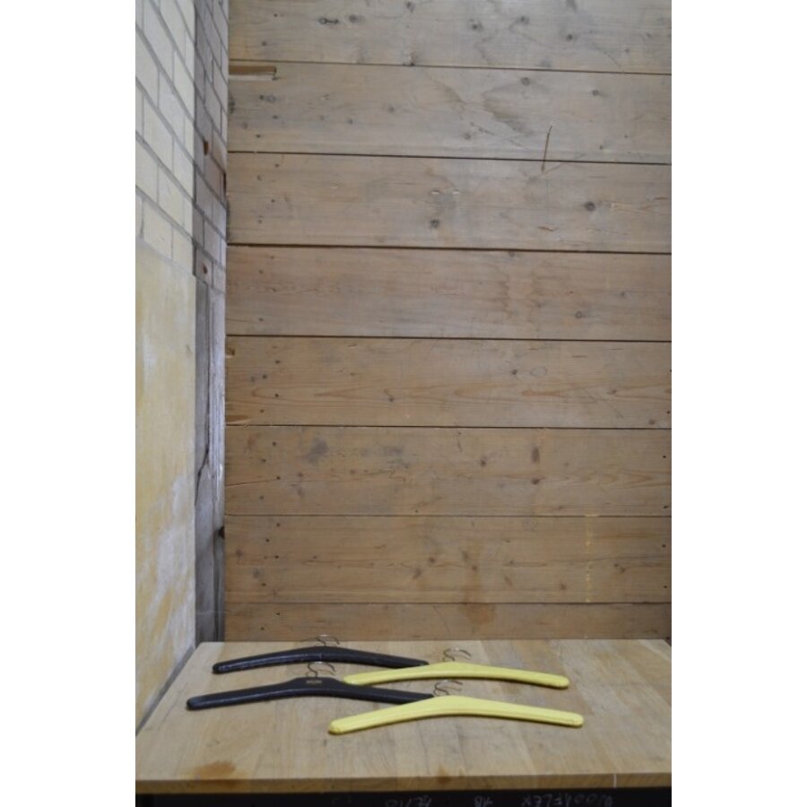 4 vintage kleerhangers met rood en zwart skai-5