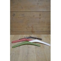 thumb-Set van 4 retro kleerhangers met skai bekleding in vier kleuren en metalen studs-3