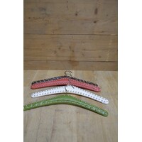 thumb-Set van 4 retro kleerhangers met skai bekleding in vier kleuren en metalen studs-6
