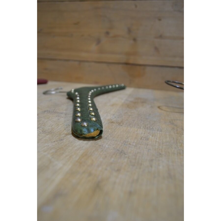 Set van 6 retro kleerhangers met skai bekleding en metalen studs-3