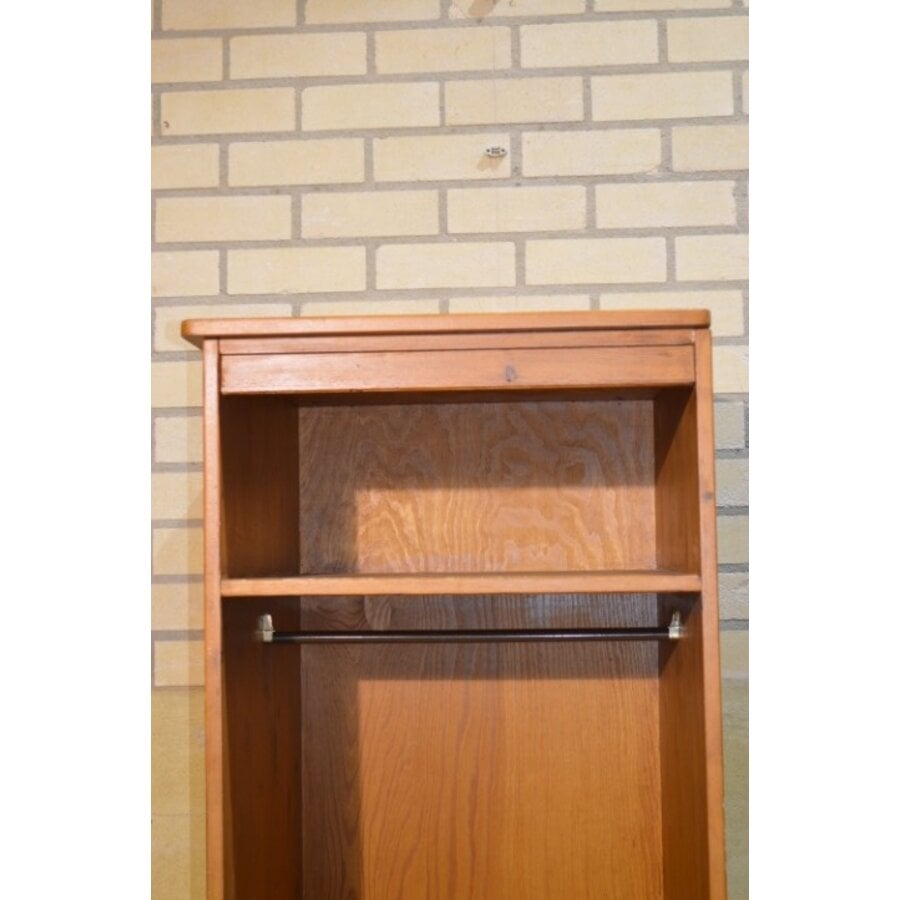 Vintage vurenhouten garderobekast met lade-2