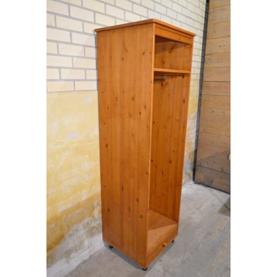 Vintage vurenhouten garderobekast met lade-4