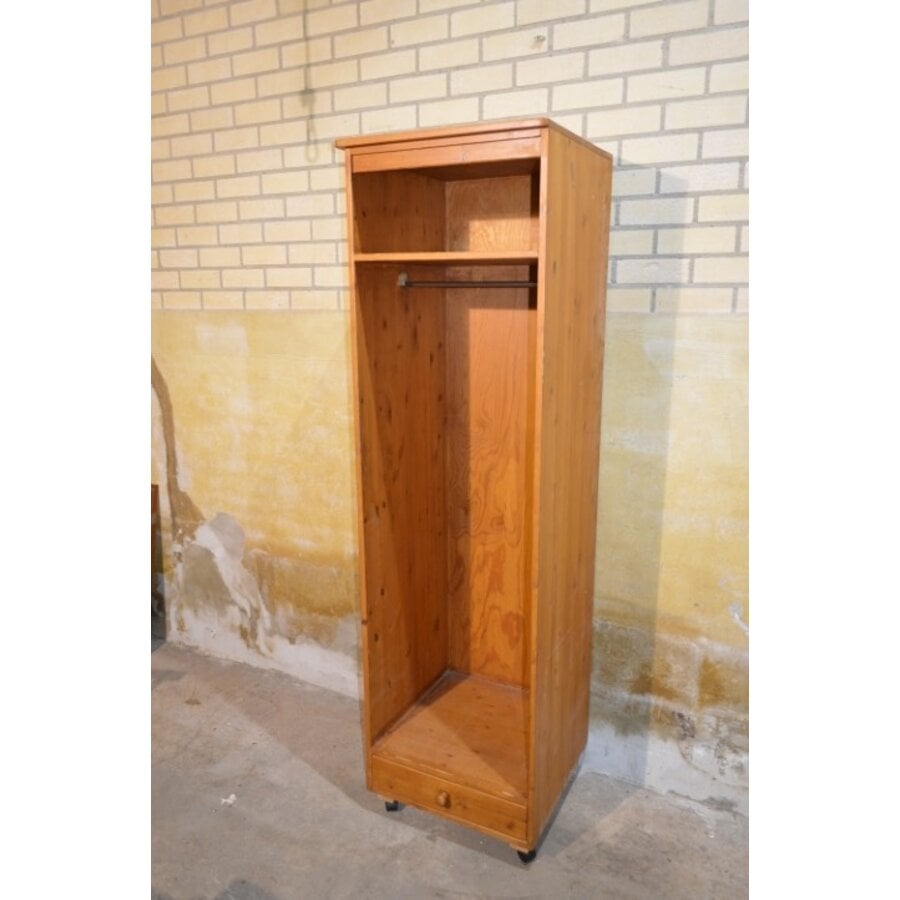 Vintage vurenhouten garderobekast met lade-8