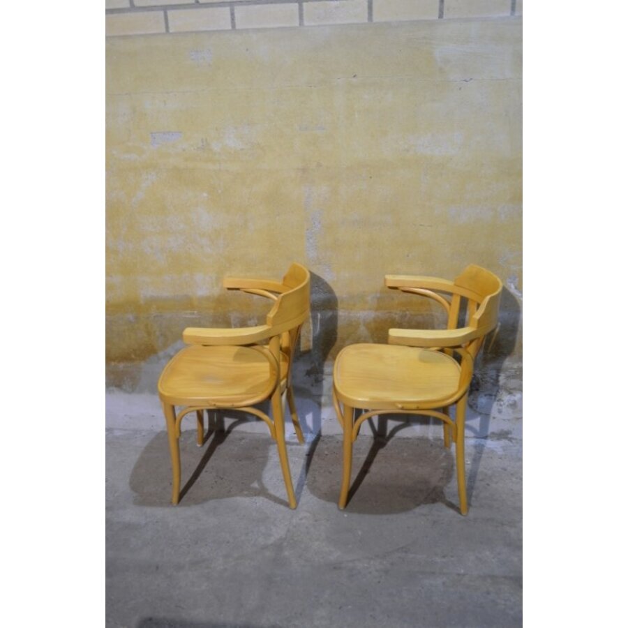 2 vintage Radomsko Thonet caféstoelen met armleuning-2