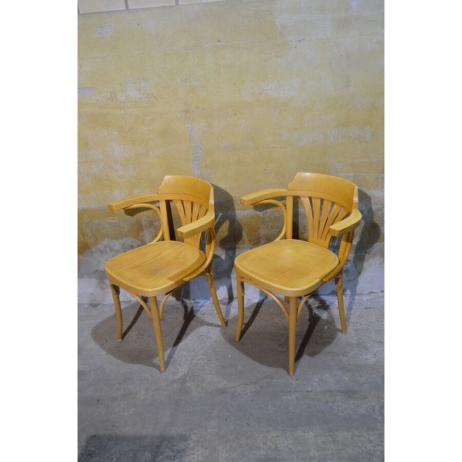 2 vintage Radomsko Thonet caféstoelen met armleuning-1