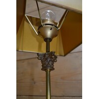 thumb-Design schemerlamp op hoge messing staander-7