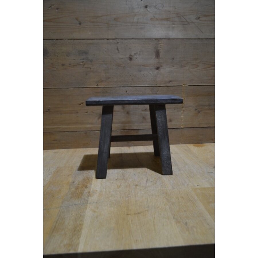 Houten krukje Aura Peeperkorn stijl-3